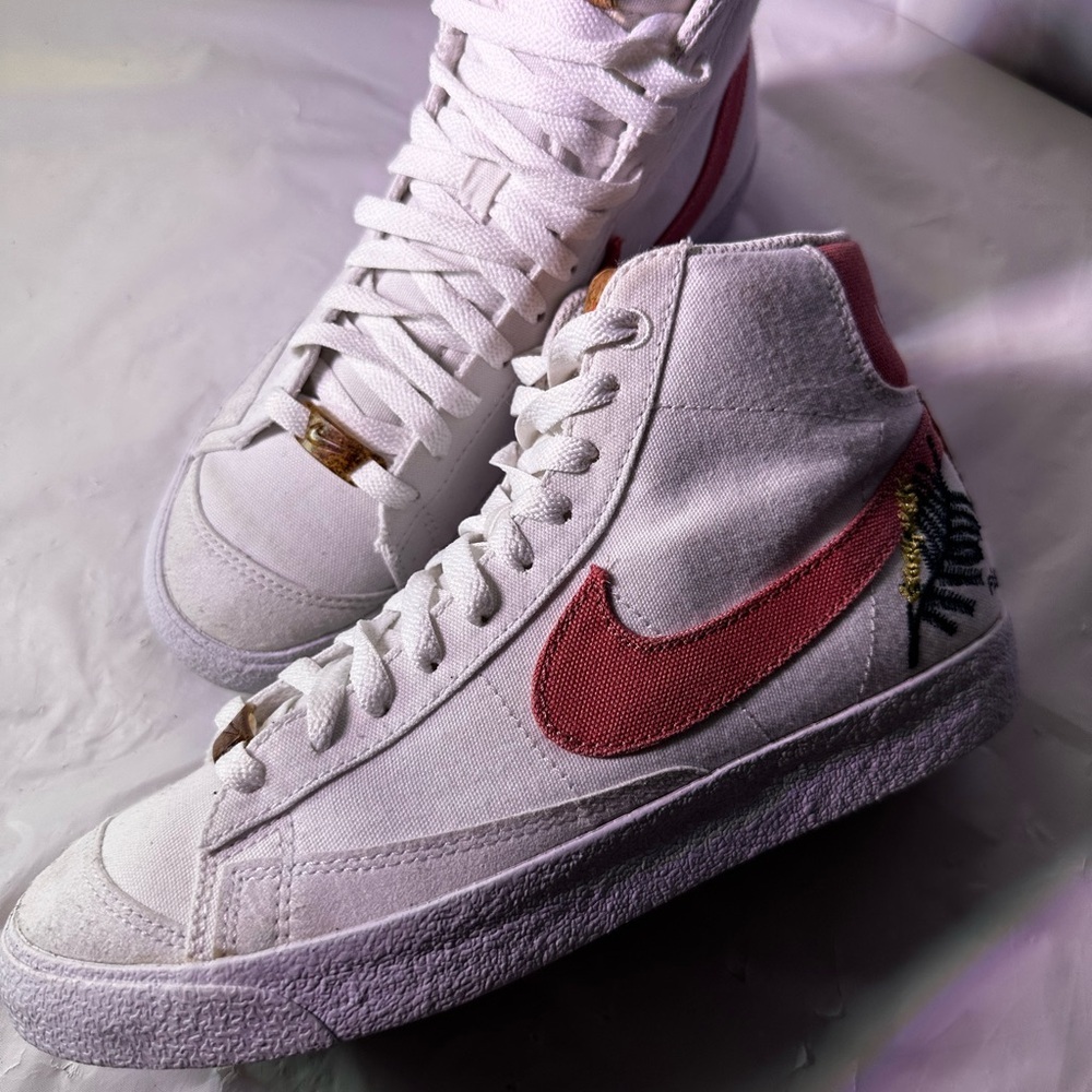 Nike Women's White and Pink Floral High-Tops - Picture 7 of 12